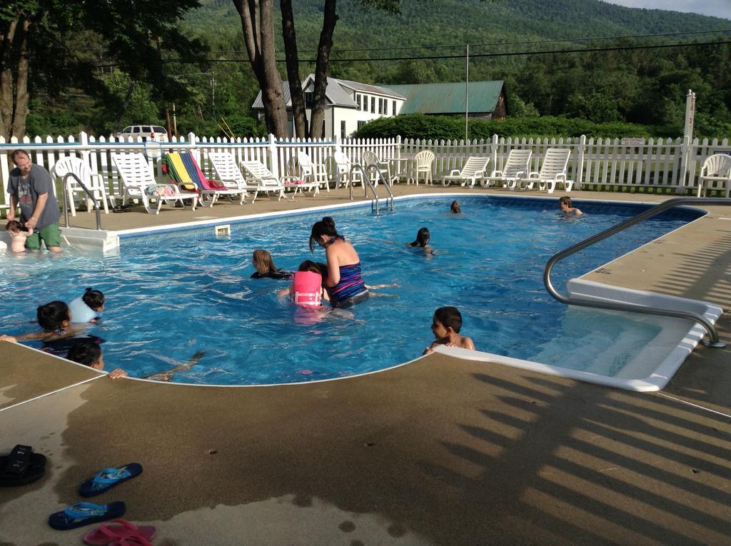 The Villager Motel Бартлетт Екстер'єр фото