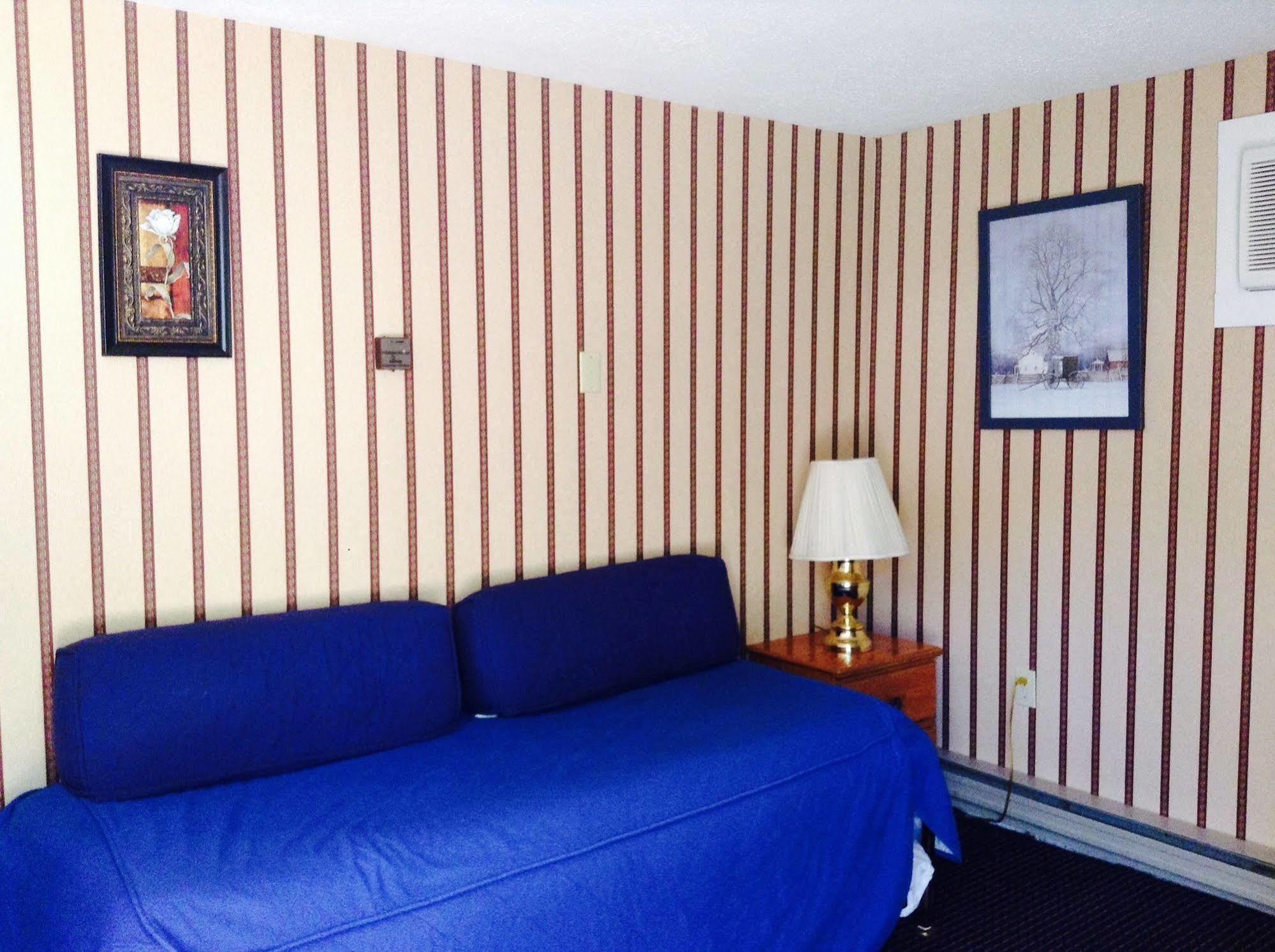 The Villager Motel Бартлетт Екстер'єр фото