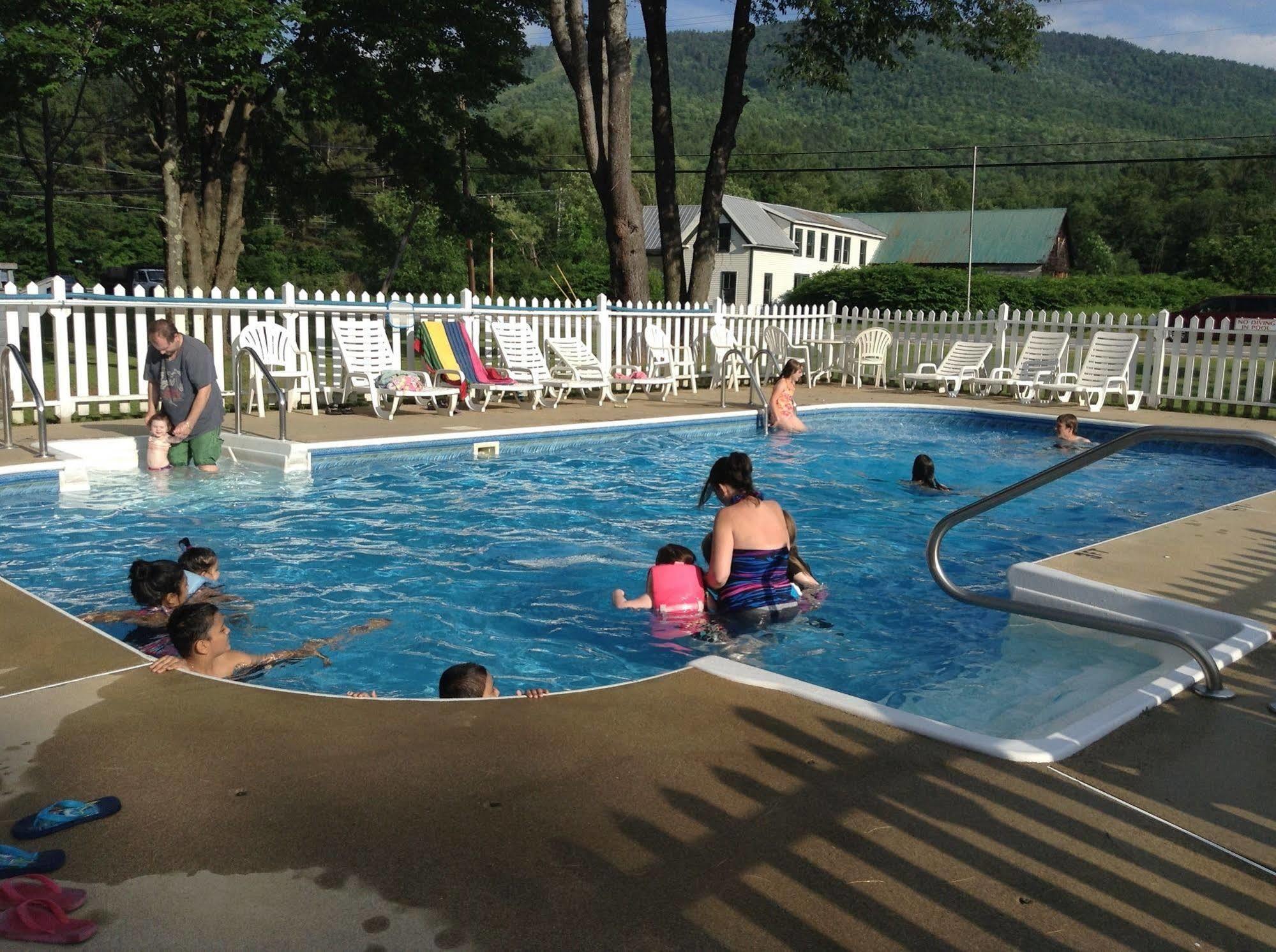 The Villager Motel Бартлетт Екстер'єр фото
