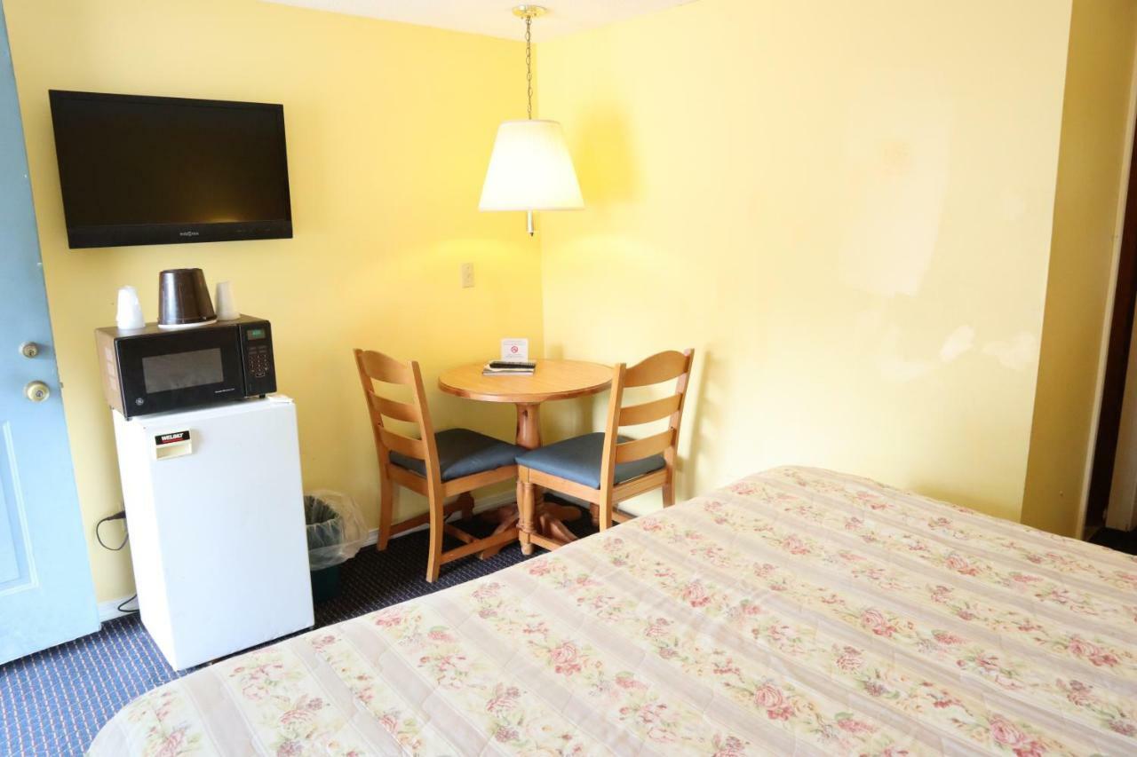 The Villager Motel Бартлетт Екстер'єр фото